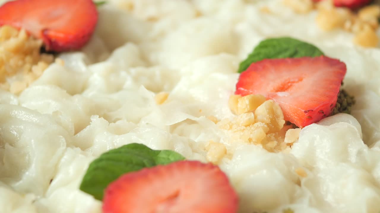 postre de fresa y nuez