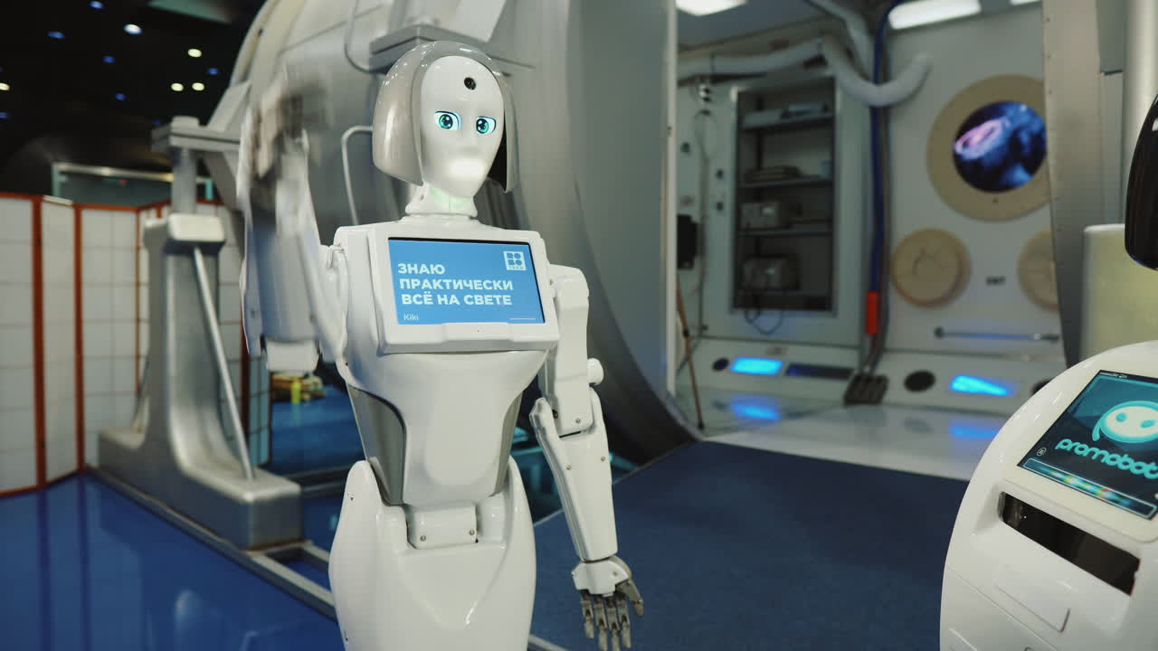 robot humanoide blanco en un entorno futurista