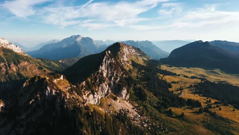 Felsiges-Gebirge-In-Den-Französischen-Alpen