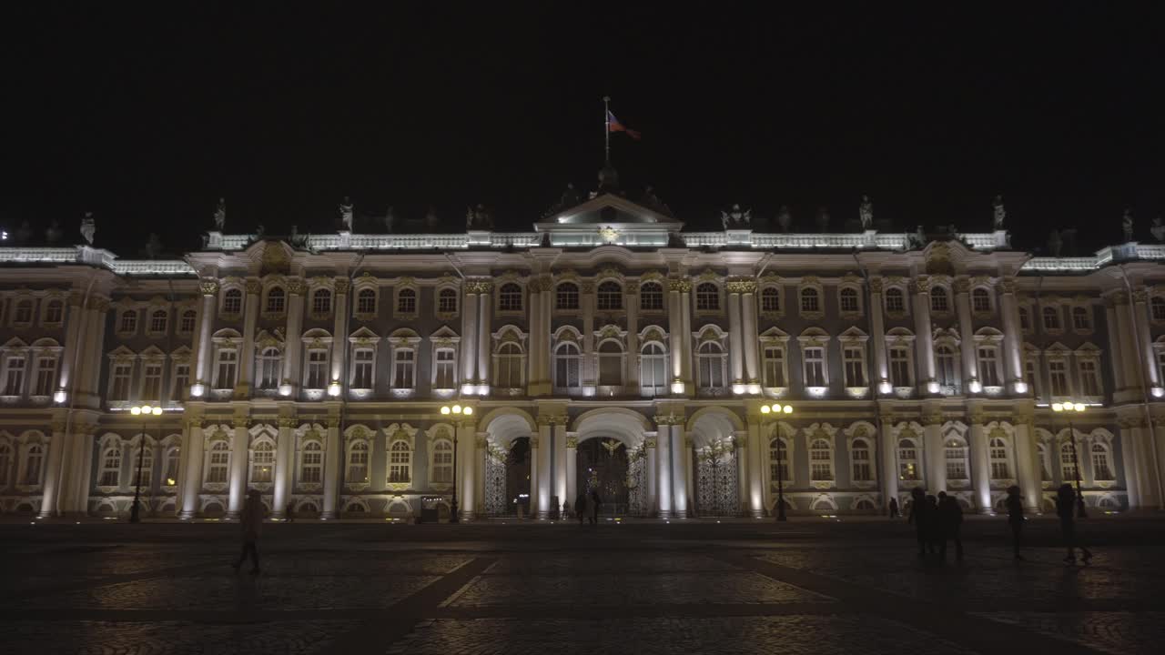 밤에 상트 페테르부르크의 겨울 궁전
