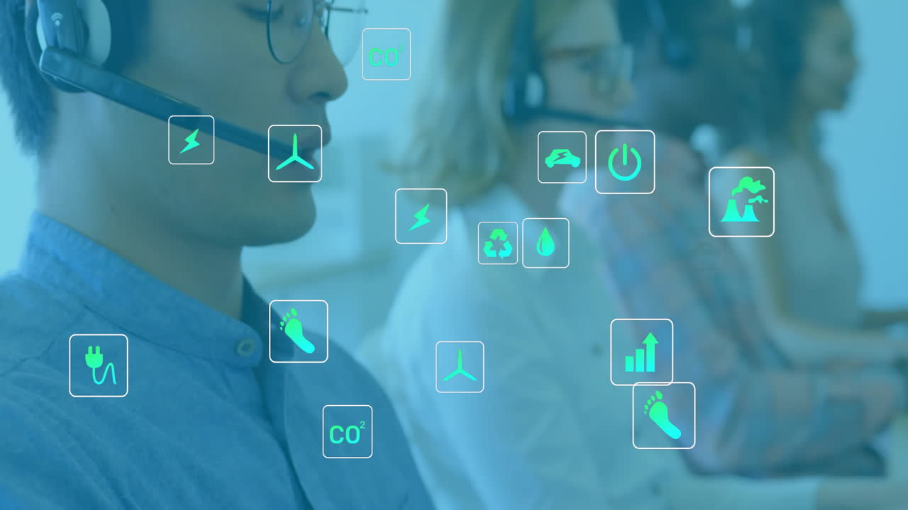 animación de iconos eco y procesamiento de datos sobre diversas personas de negocios que utilizan auriculares de teléfono