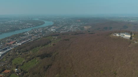 라인 강 4k 30fps가 있는 본 - königswinter 근처 피터스버그의 드론 샷