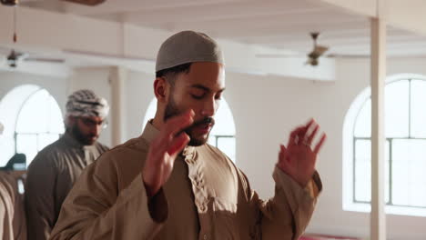 muslim men praying in a mosque