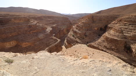 Vast-Mides-Canyon-under-clear-blue-sky-in-Tunis,-showcasing-arid-landscapes-and-layered-rock-formations