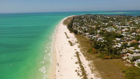 Vista-Aérea-De-Una-Playa-De-Arena-En-La-Isla-De-Anna-Maria,-Florida