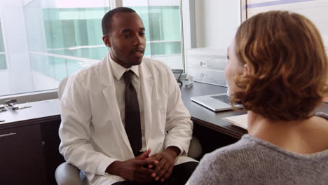 Doctor-In-White-Coat-Meeting-With-Female-Patient-Shot-On-R3D