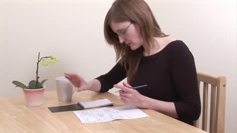 Stock-Footage-of-Woman-Working-at-Home