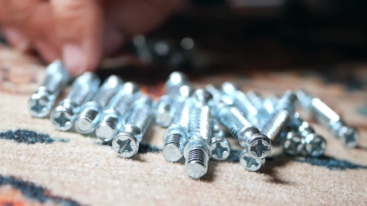 montón de tornillos