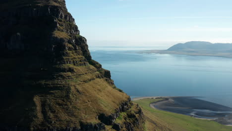 Kirkjufell-mountain-Iceland