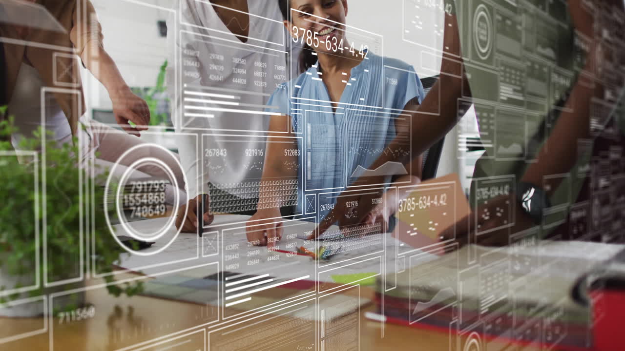 animación del procesamiento de datos financieros sobre diversas personas de negocios en la oficina