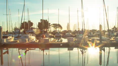 Lapso-De-Tiempo-De-Coyote-Point-Marina-En-San-Mateo-California-Al-Amanecer