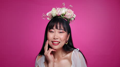 꽃 왕관을 가진 여자