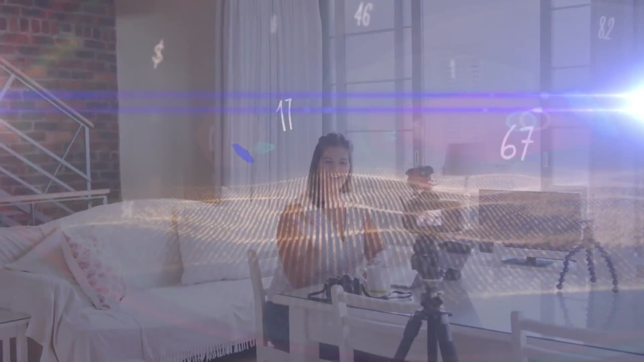 animación de números cambiantes y luz brillante sobre vlogger femenina grabando vlog