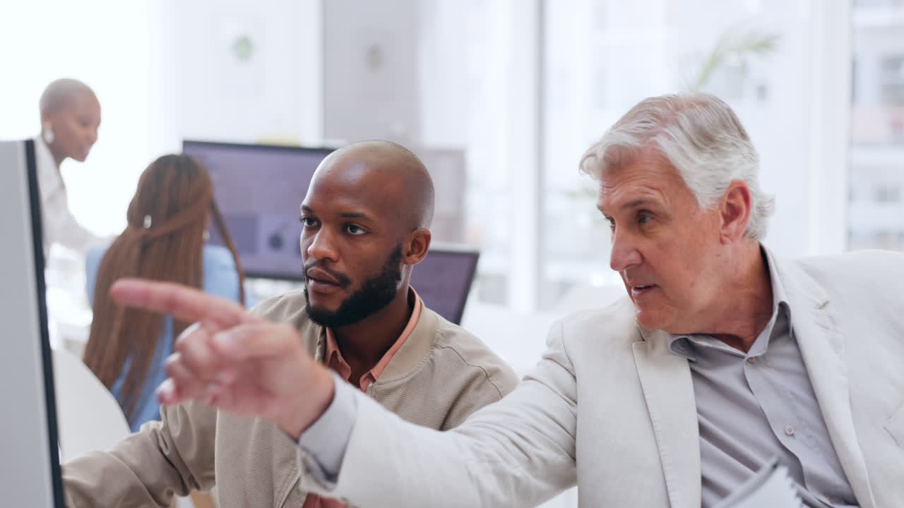 lavoro di squadra, revisione e formazione con gli imprenditori