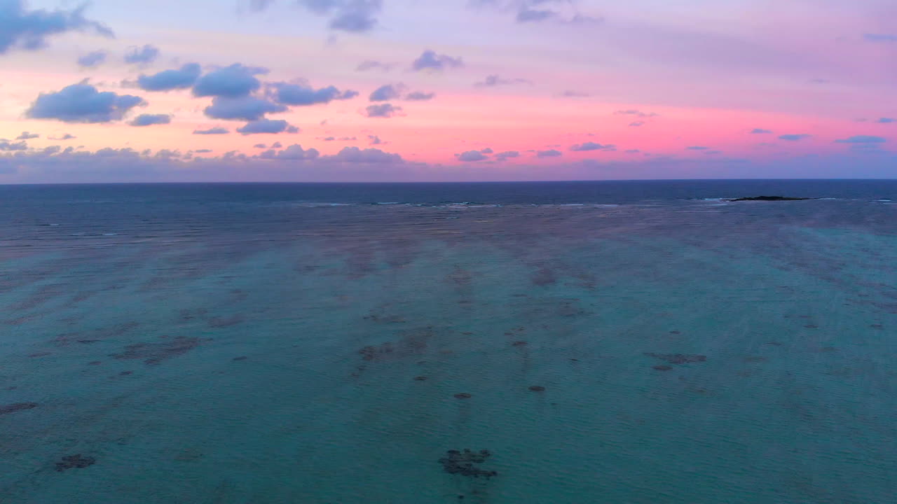 하와이 카네오헤 베이의 일몰 항공