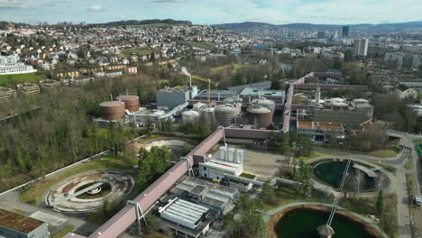 Reciclaje-Moderno-Werdhölzli-En-Zurich-Suiza-En-Un-Día-Parcialmente-Nublado