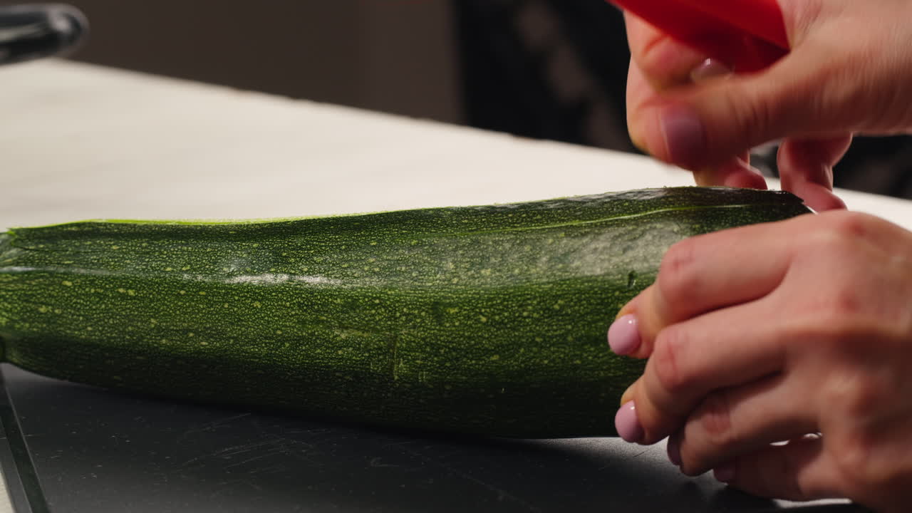 사탕수수 질을 벗기는 것