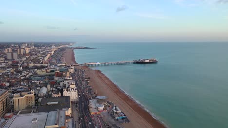 volando a lo largo de la costa de brighton 4k