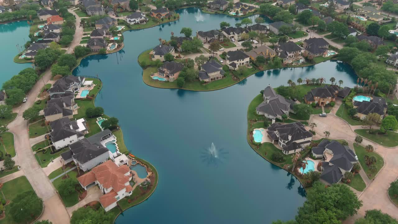 Luftfoto af velhavende boliger i Houston, Texas