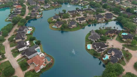 Aerial-view-of-affluent-homes-in-Houston,-Texas