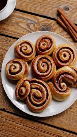 cinnamon rolls with coffee and tea
