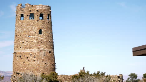 toma de teleobjetivo de la torre de vigilancia de la vista del desierto de mary colter en vista del desierto en el gran cañón