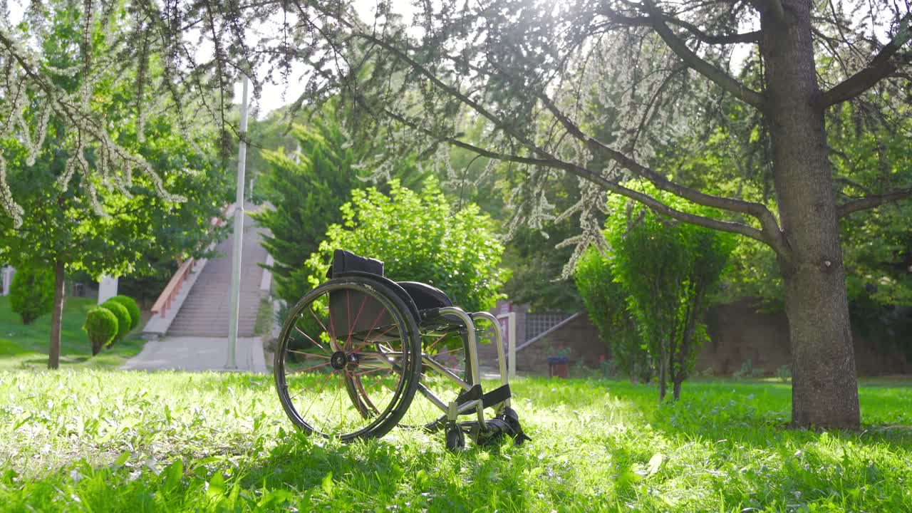 신체적 장애가 있는 사람들이 사용하는  ⁇ 체어입니다.