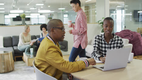 Diverse-group-of-male-and-female-business-colleagues-working-in-office