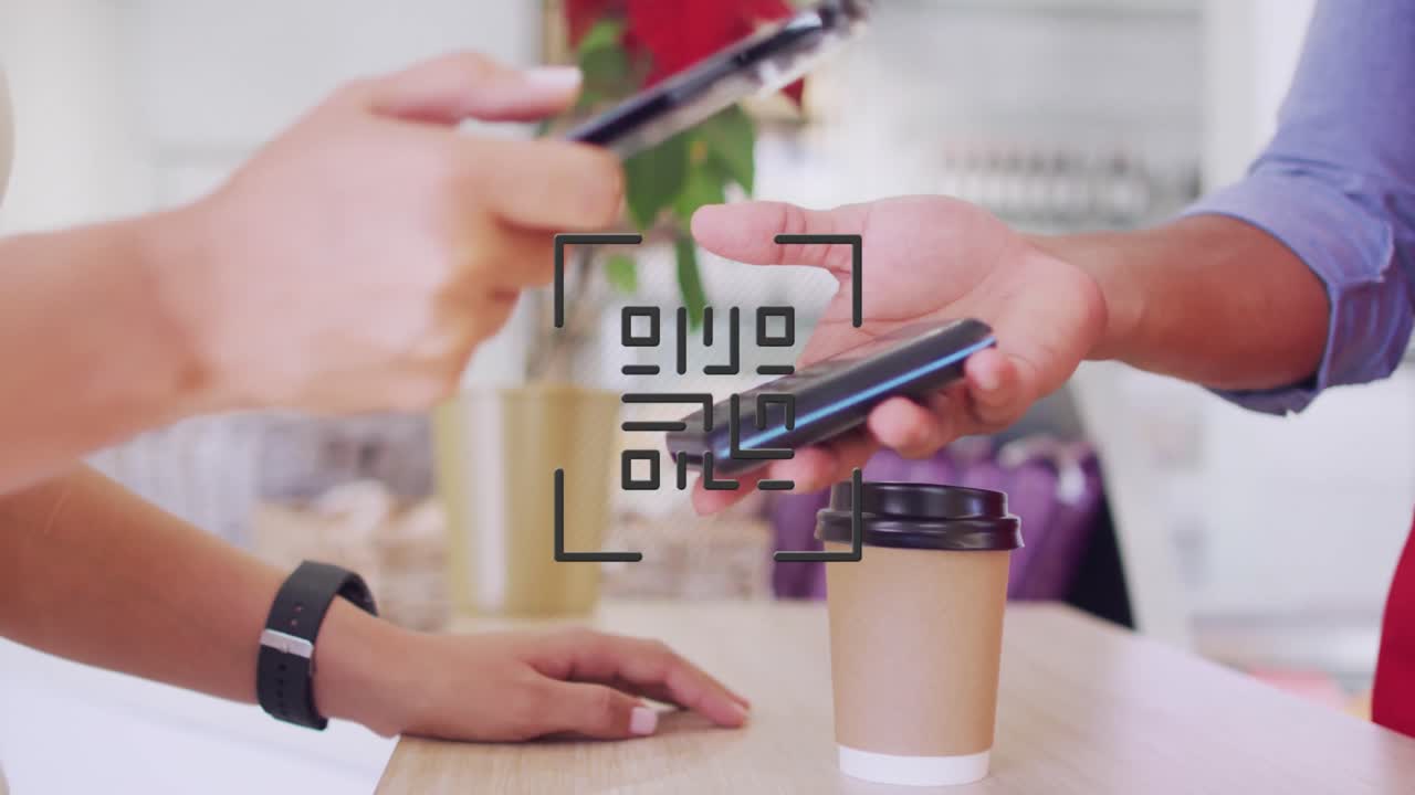 animación del código qr y procesamiento de datos a través de dman pagando con teléfono inteligente en la tienda