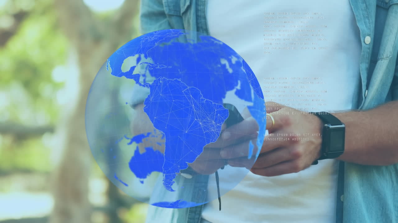 animación del procesamiento de datos y el globo sobre las manos utilizando un teléfono inteligente