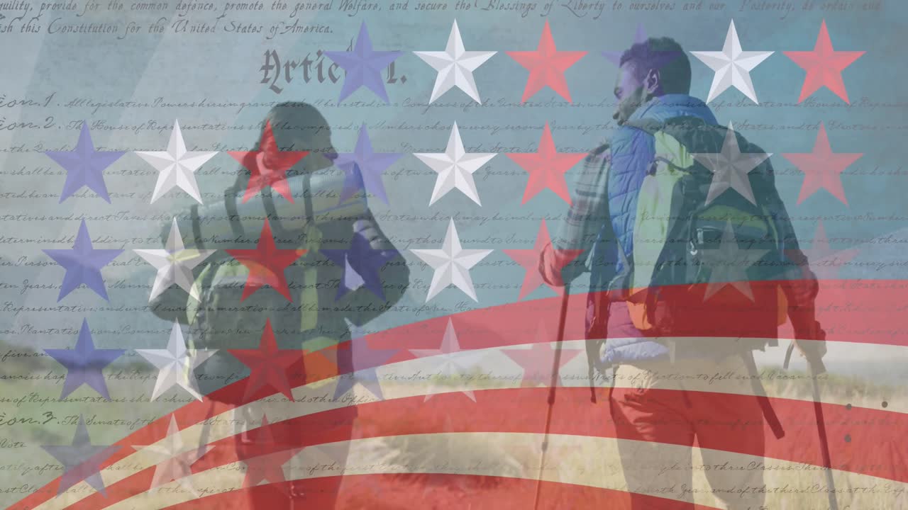 줄무 ⁇ 와 별의 애니메이션이 커플 하이킹을 이동하고 있습니다.