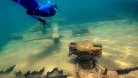 Bucear-A-Través-De-Un-Viejo-Naufragio-Océano-Barco-Hundido-Arrecife-Viajar-Explorar