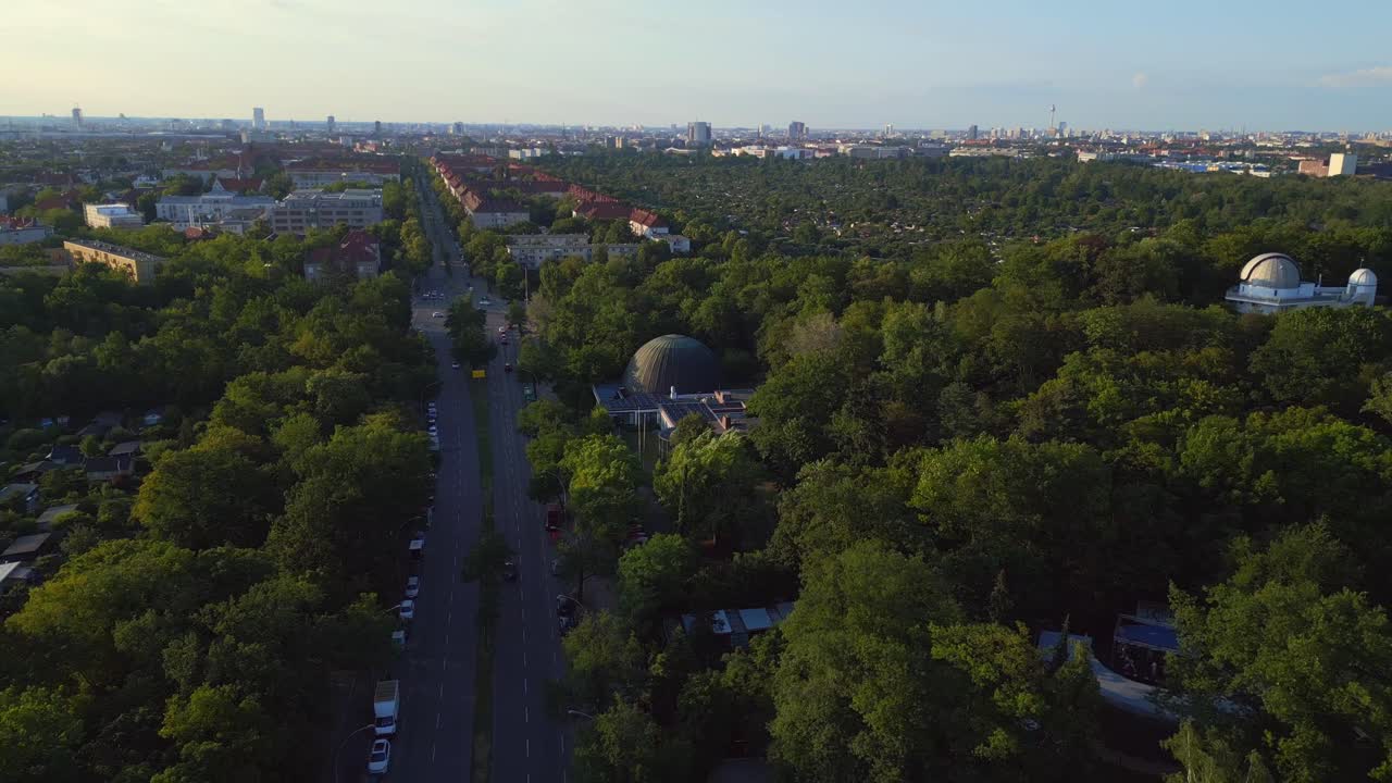 유럽의 베를린 시티 플래네타리움 독일, 2023년 여름