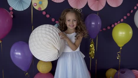 feliz cumpleaños retrato de una niña