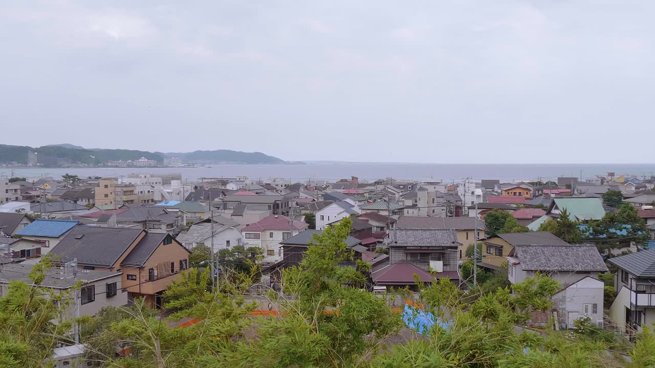 vista de gran ángulo sobre la ciudad de kamakura en japón