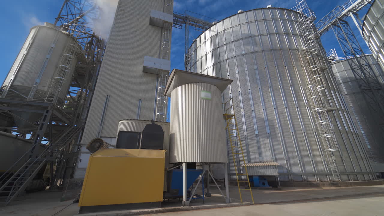 Grain elevator for storing wheat and other cereal grains. Agricultural Silos.