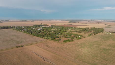 Vista-Aérea-Sobre-Portela,-Pequeña-Ciudad-En-Argentina