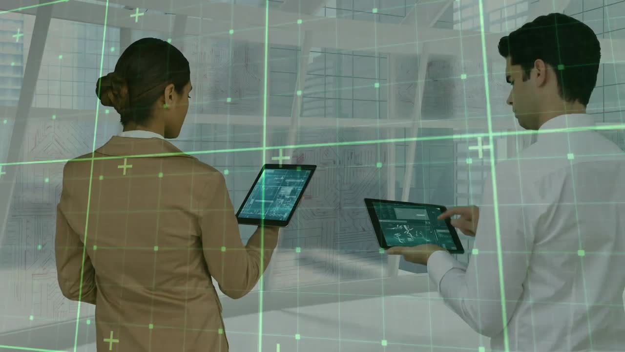 태블릿을 사용하는 사업가와 사업가에 대한 데이터 처리 애니메이션