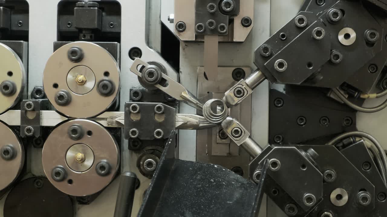 스프링을 생산하는 기계의 작업, 컨베이어 드럼 유형