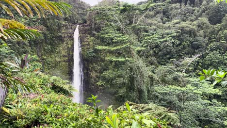 Toma-De-Establecimiento-De-Las-Cataratas-Hi&#39;ilawe-De-Hawaii.