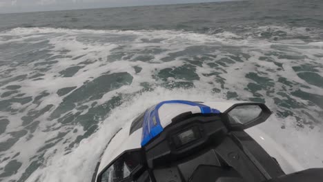 POV-shot-of-a-jet-skier-doing-donuts-and-then-heading-back-towards-Lust-Glaze,-Newquay