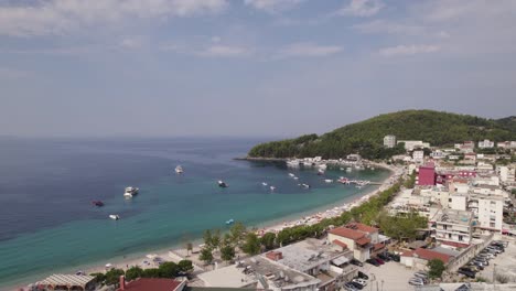 costa costera de himare, hermosa playa de la bahía en albania