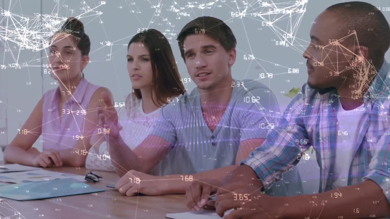 анимация сети соединений и обработки данных над различными деловыми людьми