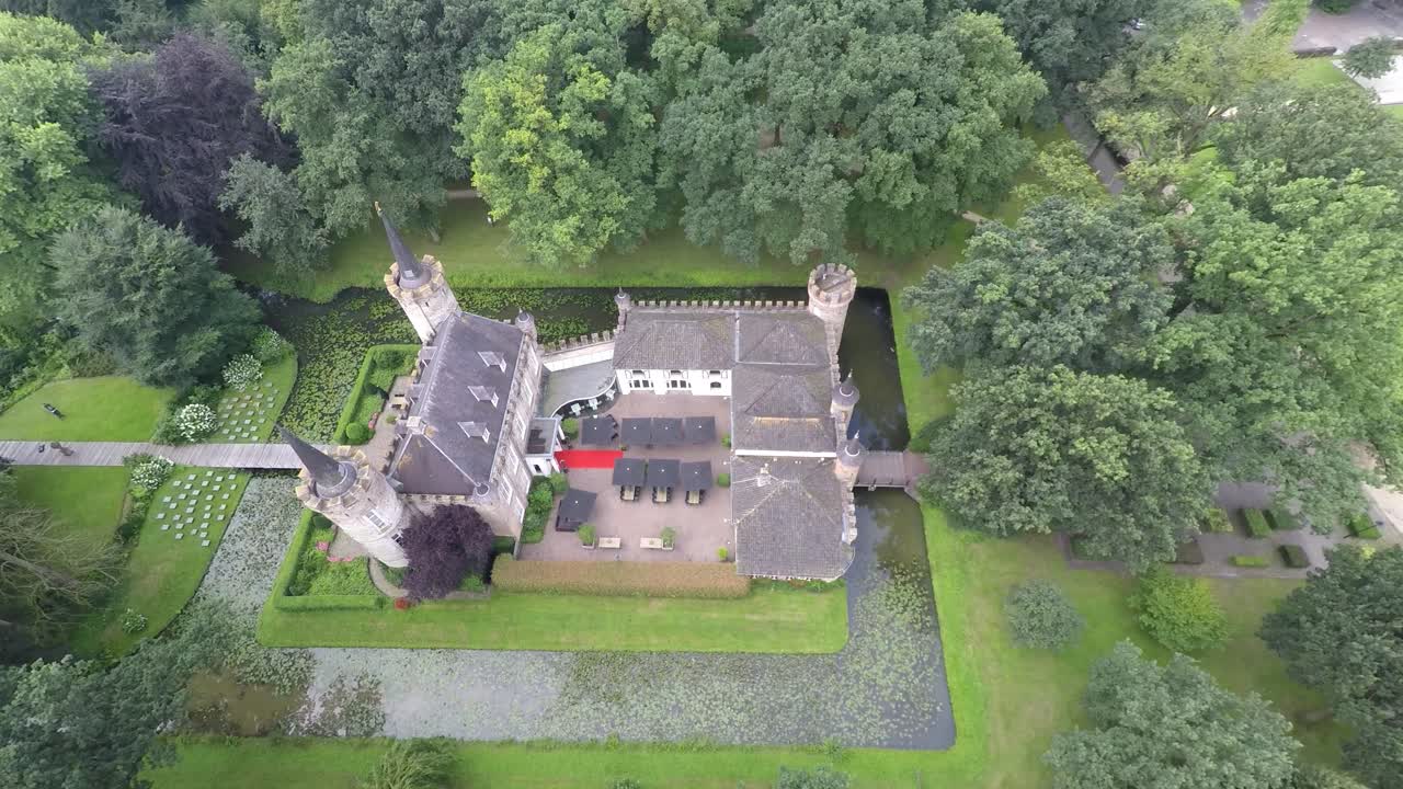 성에서 날아올라