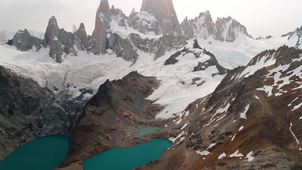 filmati con drone a fitz roy, la montagna più iconica dell'argentina