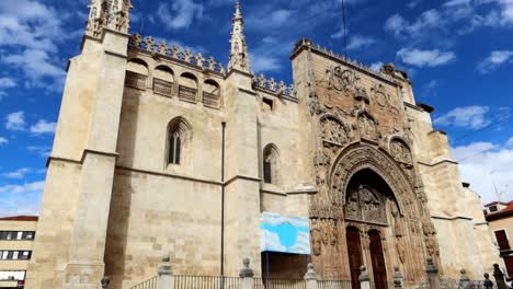 Santa-Maria-la-Real-Church-facade-on-sunny-day,-Aranda-de-Duero