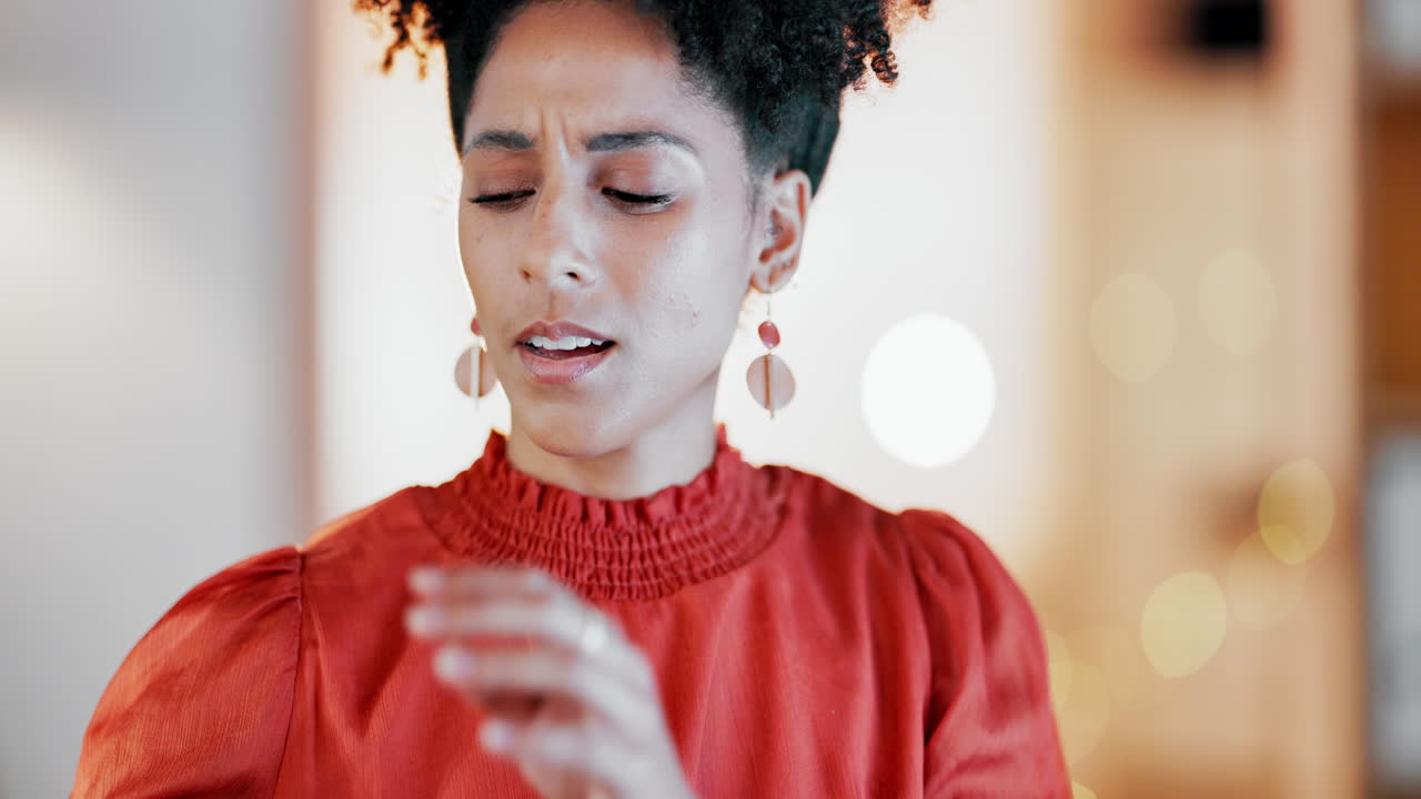 mulher de negócios doente, espirrar.