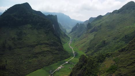 impresionante paso del cañón en el camino a la aldea de du gia, ha giang, vietnam