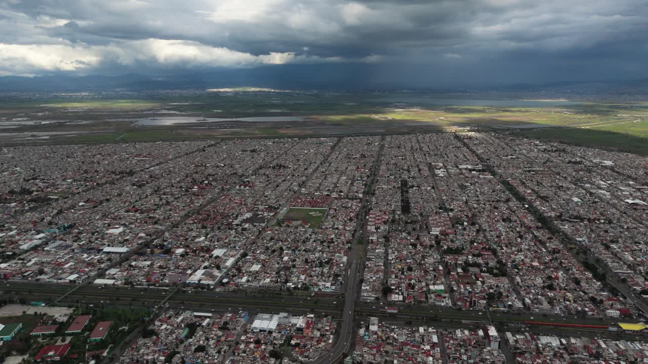Drone's aerial view of northern CDMX on a cloudy afternoon
