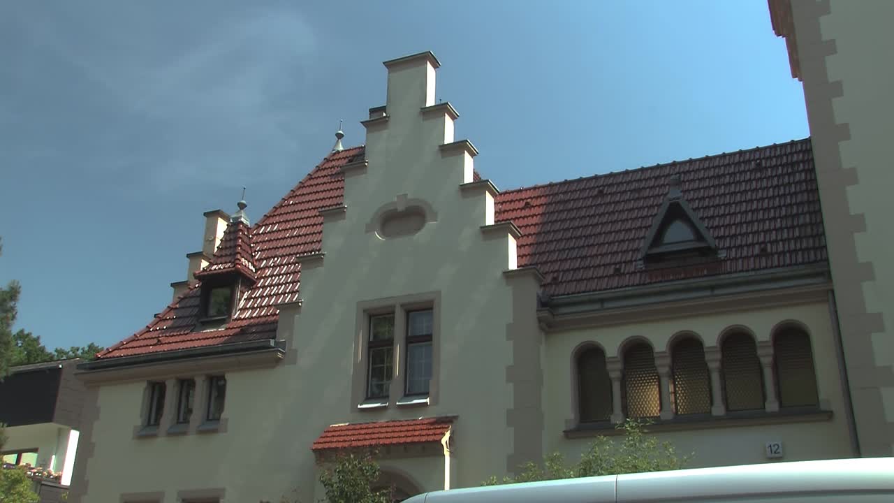 plano medio de la mansión cerca de wannsee en berlín, alemania-1